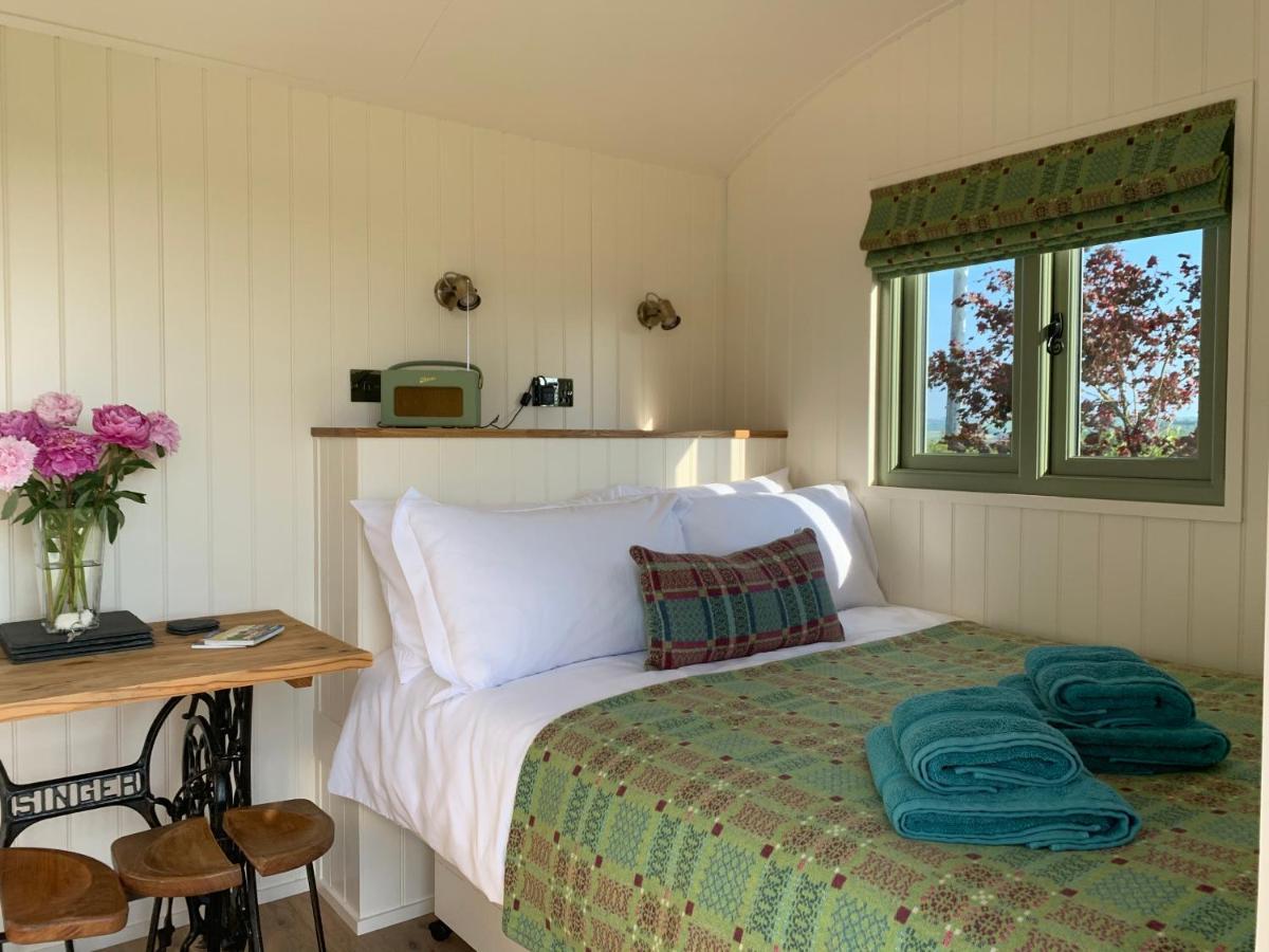 The Woolly Sheep Shepherd Huts Whitland Exterior photo
